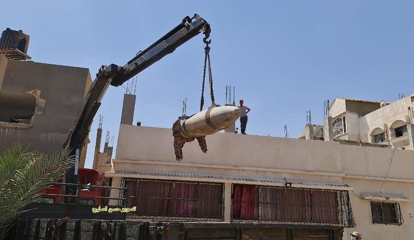 شاهد بالصور.. هذا الصاروخ الذي نجت منه عائلة فلسطينية في خان يونس

