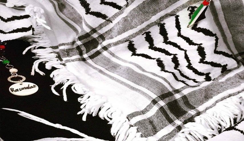 نشطاء يغردون ضد غوغل بسبب الكوفية الفلسطينية
