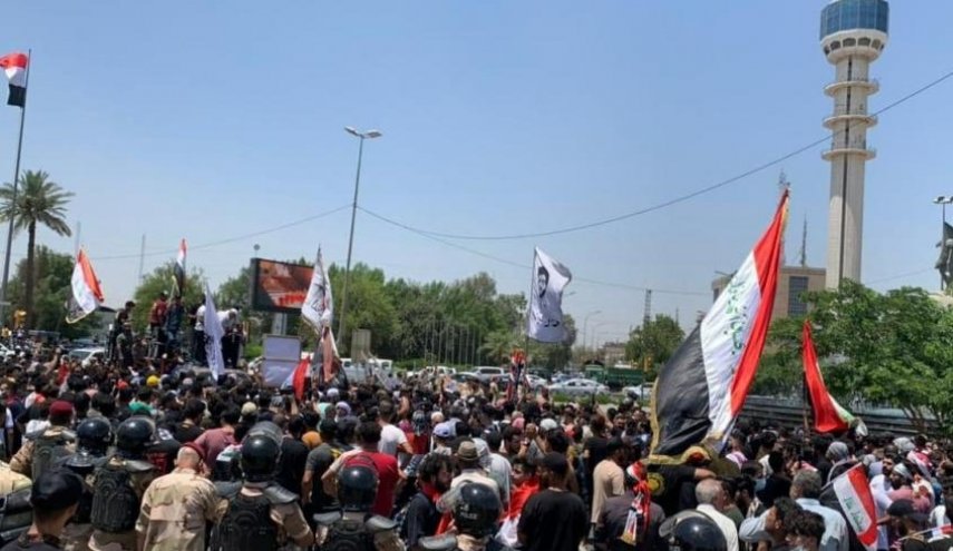 العراق...القبض على مندسين يحملون أسلحة جارحة قرب ساحة التحرير

