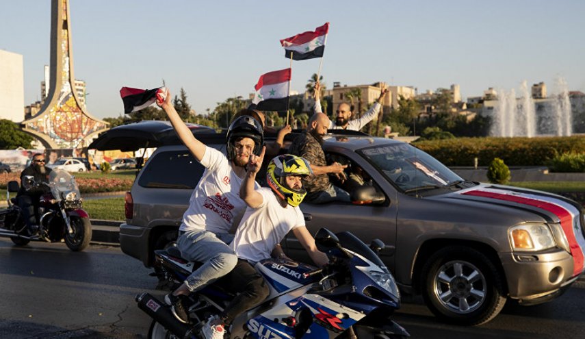 سوريا .. مواطنون يعلقون على الانتخابات من مركز في دمشق