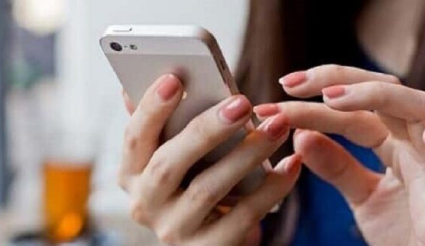 في واقعة غريبة.. محاكمة امرأة فتشت هاتف زوجها في الإمارات
