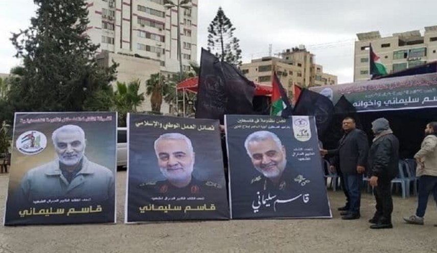 صور الشهيد سليماني في مهرجان النصر في غزة 