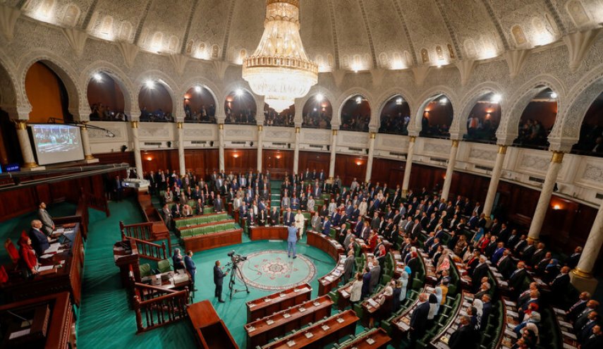 البرلمان التونسي يعقد جلسة لمساءلة 6 وزراء