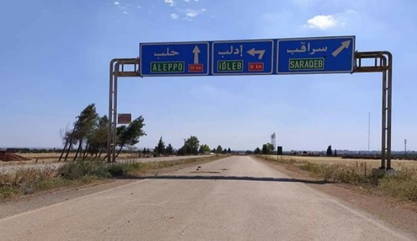 وقفه احتجاجية لأهالي إدلب تنديدا بمنع الارهابيين طلاب المحافظة من تقديم امتحاناتهم