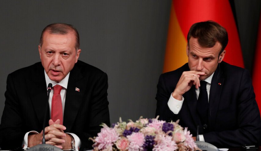 أردوغان مهاجما ماكرون مجددا: نعلم مع من يعمل في ليبيا وسوريا