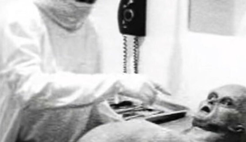 عرض فيلم لتشريح “كائن فضائي” للبيع بمبلغ مليون دولار!
