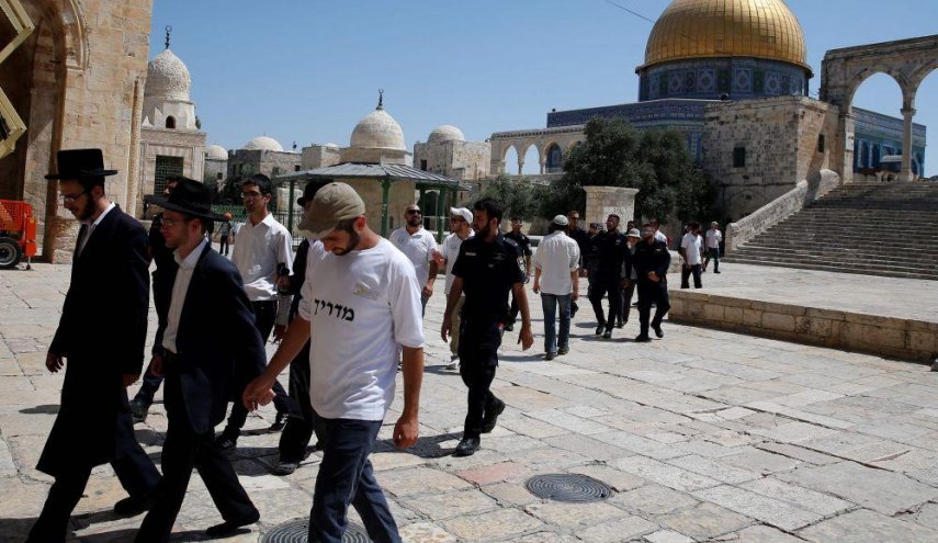 61 مستوطنا يقتحمون باحات المسجد الأقصى