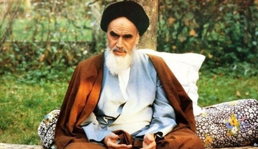 علماء دين باكستانيون: التواقون للحرية في العالم مدينون للإمام الخميني(رض)