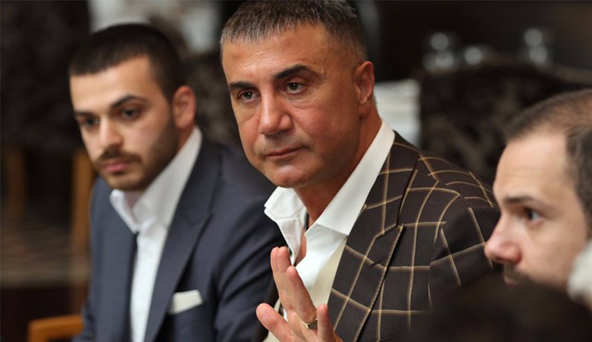 زعيم مافيا تركي يؤكد تورط أحد أقارب أردوغان بدعم النصرة في سوريا بالسلاح