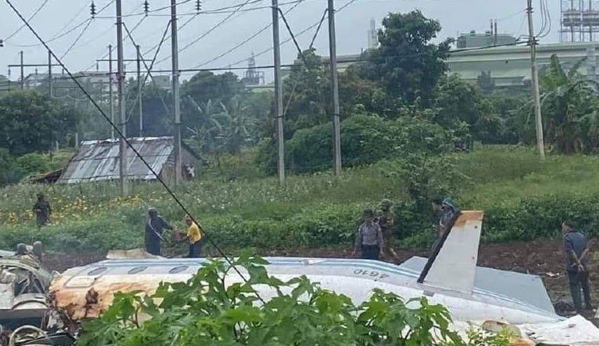 مقتل 12 شخصا في حادث تحطم طائرة عسكرية في ميانمار + صورة