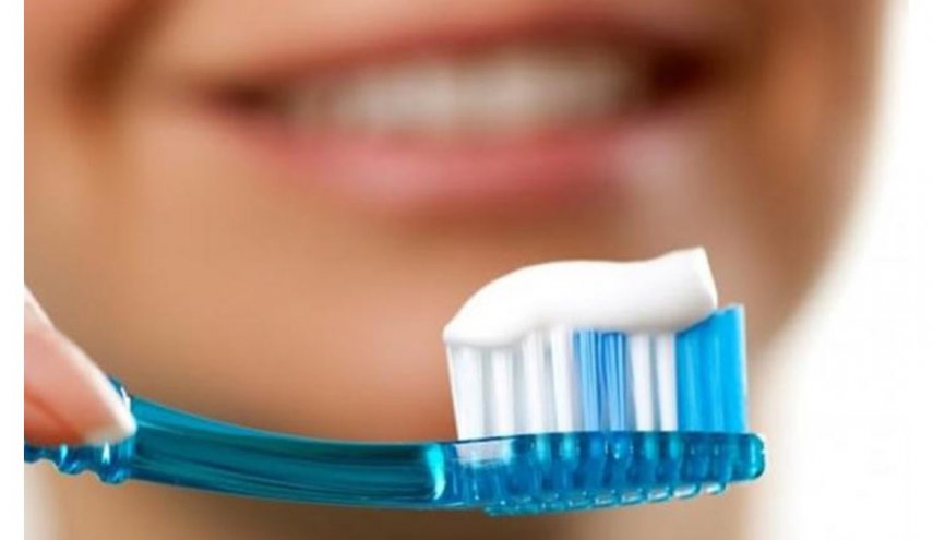 ثلاث خطوات يومية تخلصنا من الترسبات على الأسنان