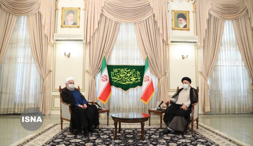روحاني يلتقي رئيسي لتهنئته بالفوز في الانتخابات الرئاسية