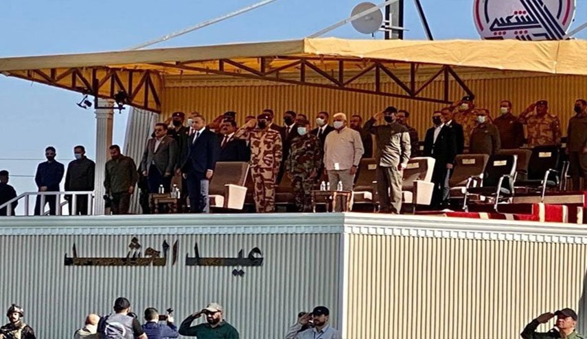 شاهد.. صورة معبرة خلال مراسم ذكرى تأسيس الحشد الشعبي