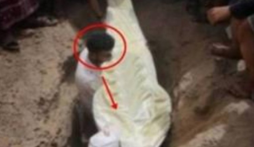 كشف أولاده عن وجهه قبل ادخاله القبر ..فتفاجئهم واقعة غريبة!