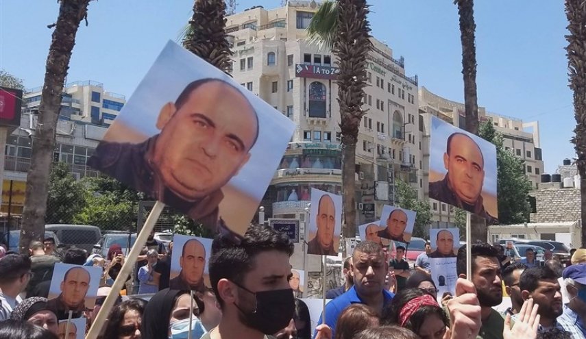 حزب فلسطيني ينسحب من الحكومة على خلفية اغتيال الناشط نزار بنات