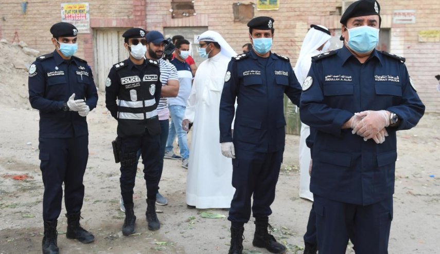 جريمة بشعة في دولة عربية.. شاب يقتل والدته ورجل أمن