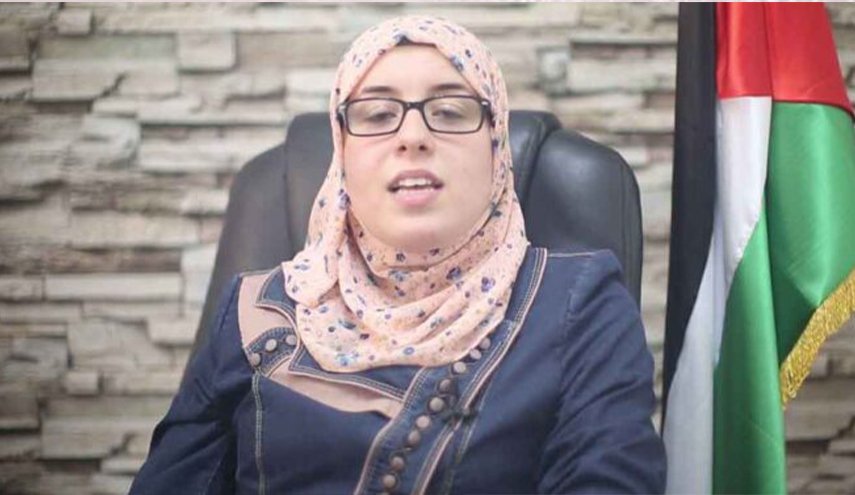 الاحتلال يمدد اعتقال بشرى الطويل ووالدها يواصل الإضراب