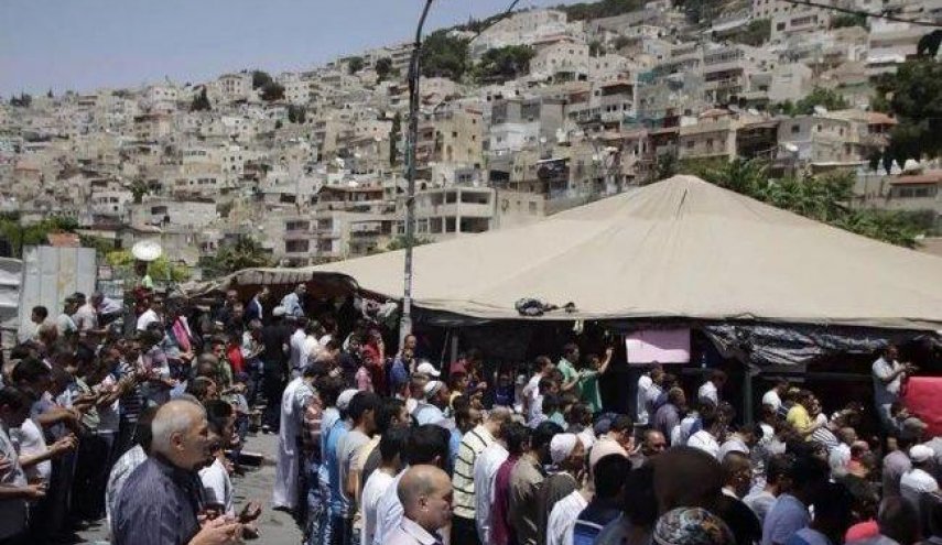 أهالي سلوان يقيمون خطبة وصلاة جمعة في خيمة الاعتصام