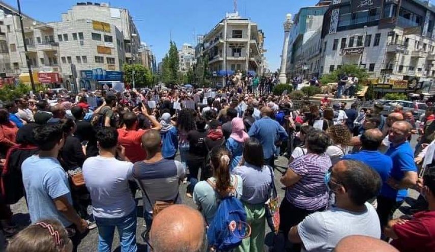 مظاهرة وسط رام الله تنديدا بمقتل نزار بنات