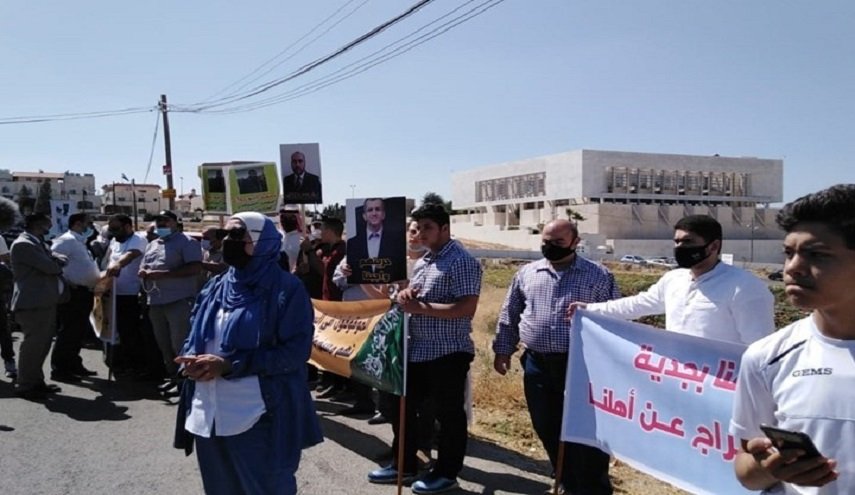 الأردن..ذوو المعتقلين في السعودية يحتجون على استمرار اعتقالهم+ صور