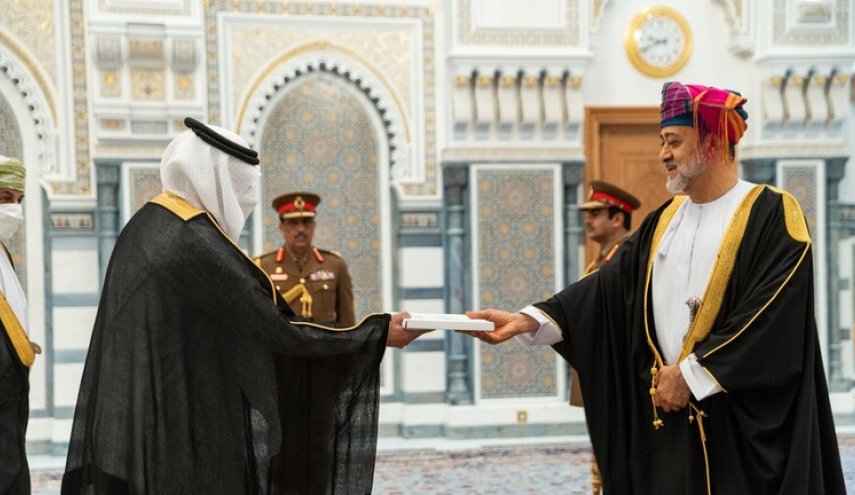 سلطان عُمان يتسلم أوراق اعتماد السفير السعودي