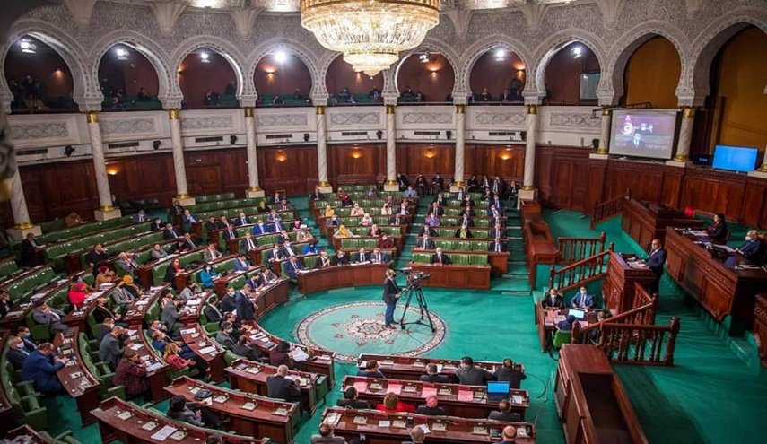 البرلمان التونسي يعاقب نائبين اعتديا على عبير موسى