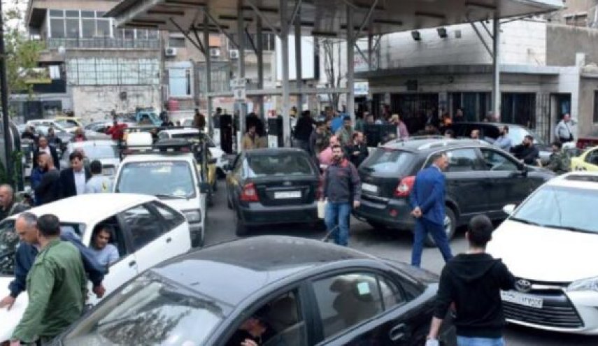 لبنان .. استمرار الطوابير أمام محطات الوقود 