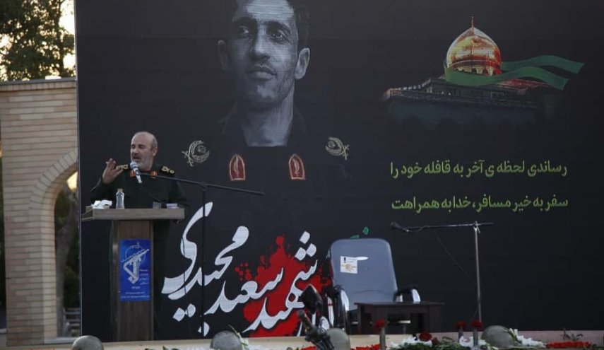 با عزت در مقابل دشمنان ایستادگی خواهیم کرد/ «سپاه قدس» بستری برای تشکیل بسیج جهانی اسلام شد