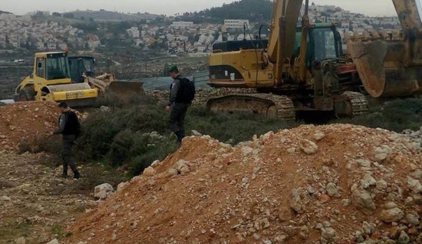 الاحتلال يعيد تجريف طريق استيطانية ومستوطنون يسرقون أراضي بنابلس