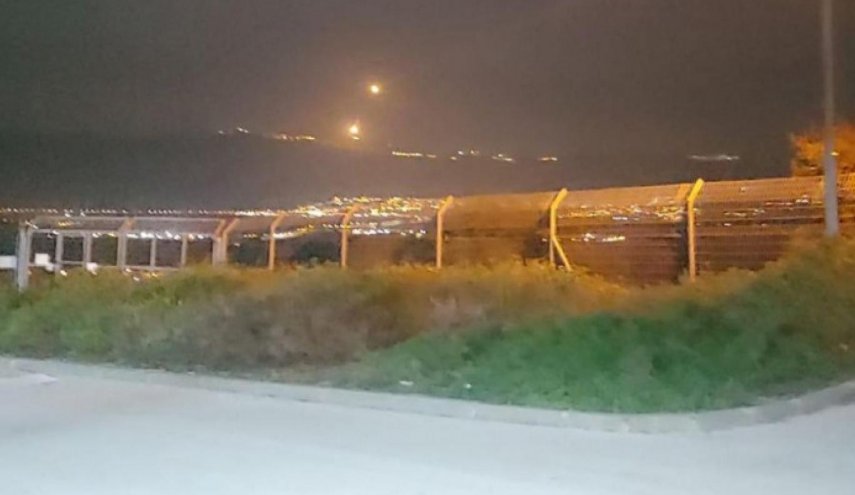  قوات الاحتلال تطلق عدة قنابل مضيئة فوق  جنوب لبنان