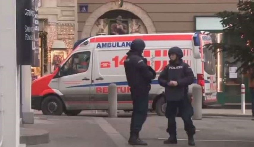 13 جريحا في حادثة اقتحام سيارة لسوق مزدحمة في النمسا