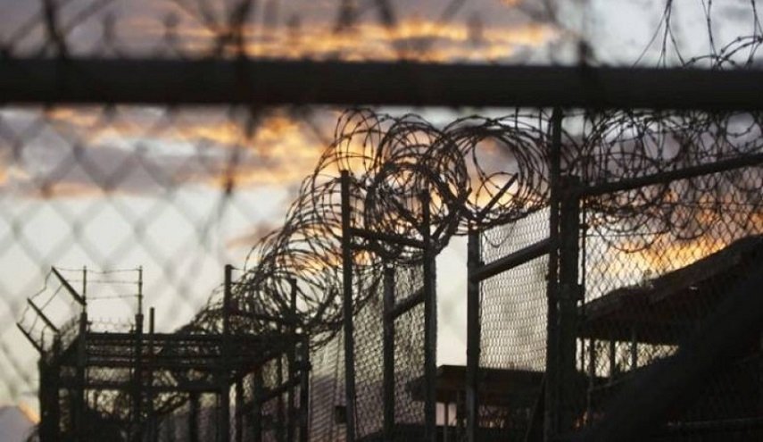  4 أسرى فلسطينيين يضربون عن الطعام في سجون الاحتلال