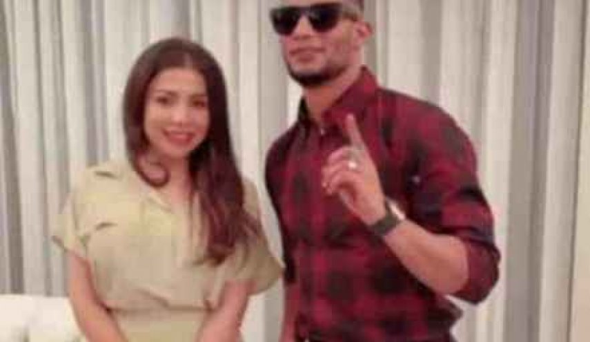 فنان مصري يغضب الكويتيين بنشره صورة تجمعه مع حفيدة صدام!