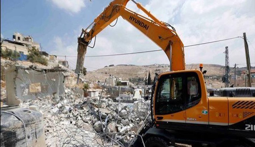 الاحتلال يهدم منشآت 11 أسرة فلسطينية شرق رام الله