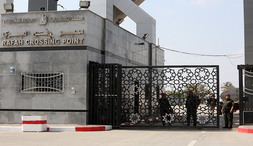 القوى الفلسطينية تطالب القاهرة بتسهيل السفر عبر معبر رفح