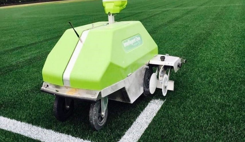طفرة تكنولوجية.. 'نورماندي' يرسم خطوط الملاعب في 25 دقيقة فقط