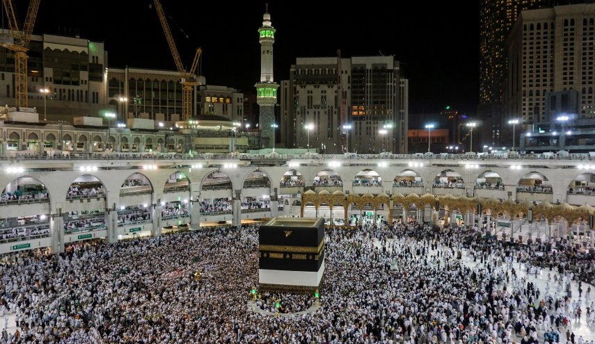 بدء توافد الحجاج إلى مشعر منى في يوم التروية
