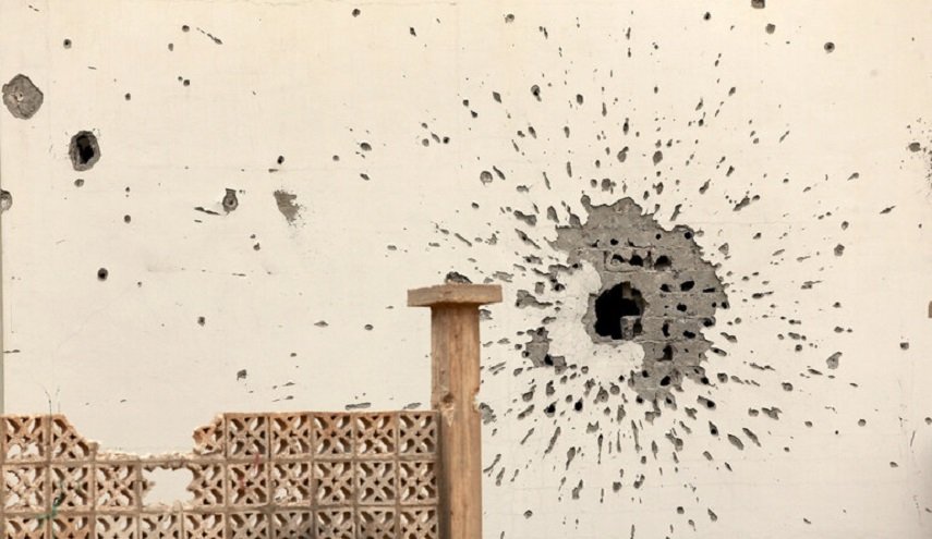 ليبيا..جاؤوا للبنك لاستلام مرتباتهم فتلقوا شظايا قذيفة