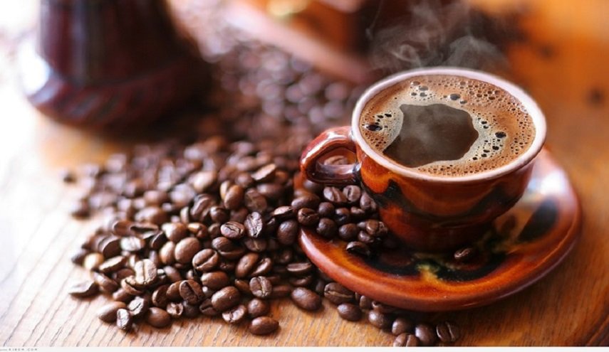 الإفراط في تناول الكافيين يزيد من خطر الإصابة بالكسور