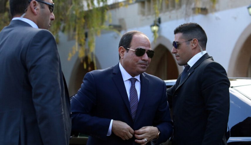السيسي يبحث مد الجيش المصري بأسلحة جديدة 
