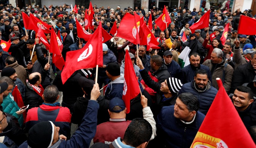 تونس...انصار سعيد والبرلمان يواصلون الانتشار في الشوارع