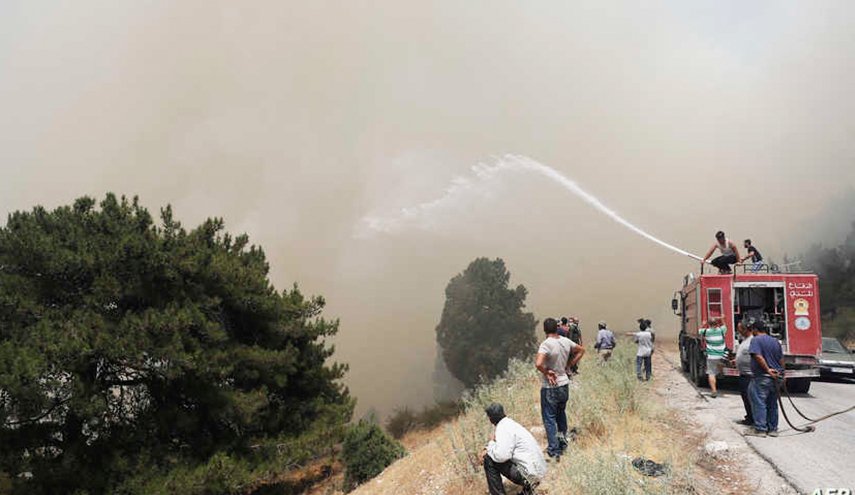 حرائق شمال لبنان تخرج عن السيطرة وتمتد الى الحدود السورية