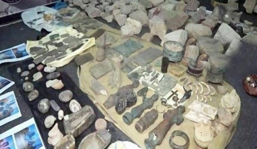 بالصورة/ وزير في حكومة هادي يهرب آثار بلاده إلى أوروبا!