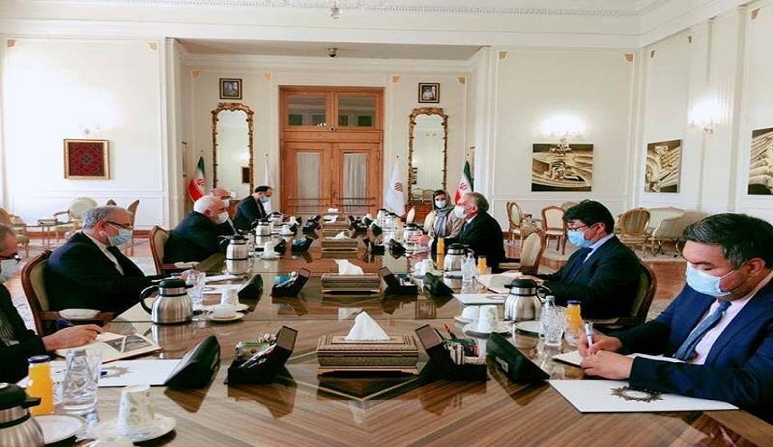 ظريف : السياسات الخاطئة للقوى الأجنبية عوامل مهمة في الوضع الراهن في أفغانستان