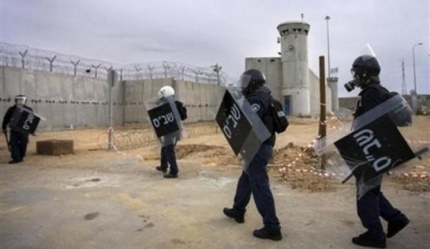 نادي الأسير: توتر في سجن النقب بعد الاعتداء على أسير مضرب