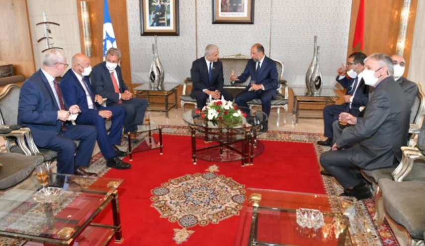 حماس تندد بزيارة لبيد إلى المغرب