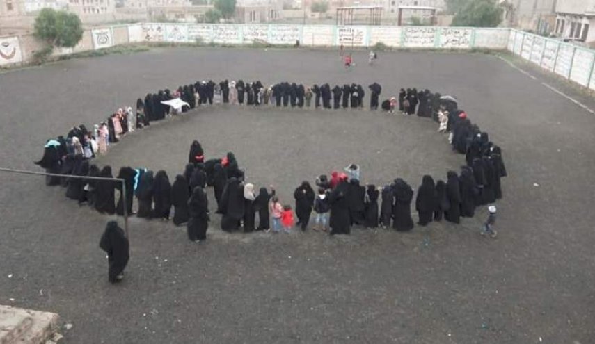 البيضاء.. وقفة احتجاجية تنديدا بإساءة العدو السعودي للمرأة اليمنية