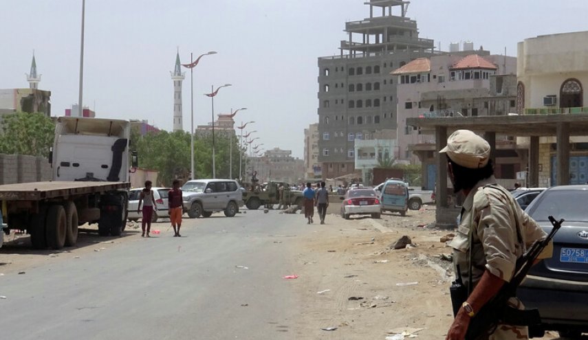 إصابة 3 جنود و4 مدنيين جراء تفجير شرقي مدينة عدن
