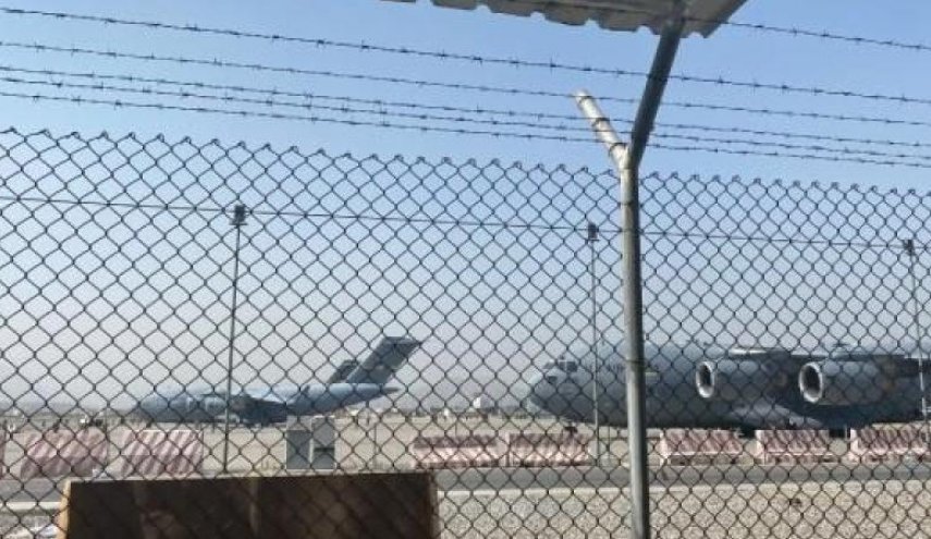 ممثل الناتو في أفغانستان يعلن عن إخلاء مدارج مطار كابول وإعادة الطيران فيه
