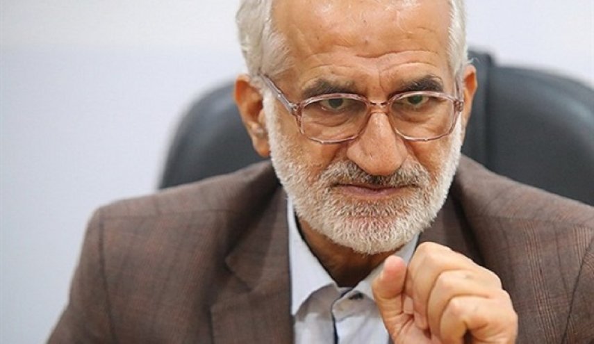 استاذ جامعي ايراني: عندما بدأنا انتاج اللقاحات رفعت أميركا عنا حظر شراء الادوية واللقاحات